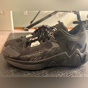 Nike Youth Giannis immortality bball shoes